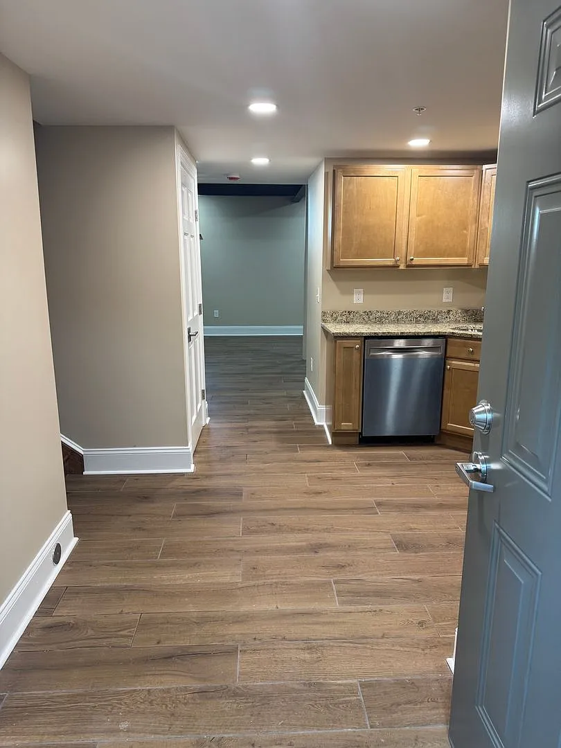 330 Linden Ave — Photo 2