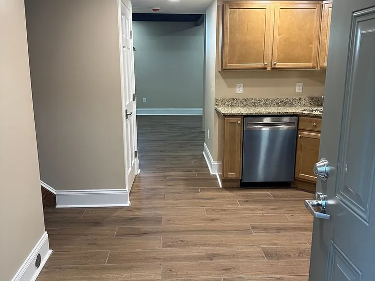 330 Linden Ave — Photo 2