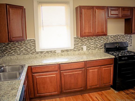 2nd image of 3027 Magnolia Ave #1F