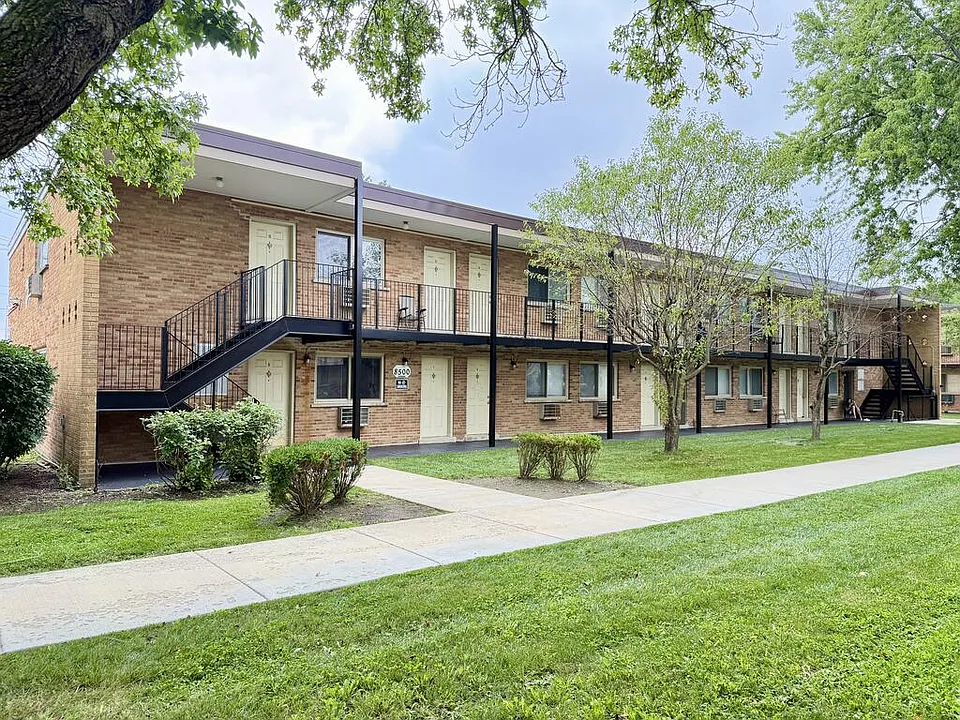 8500 Waukegan Rd #21