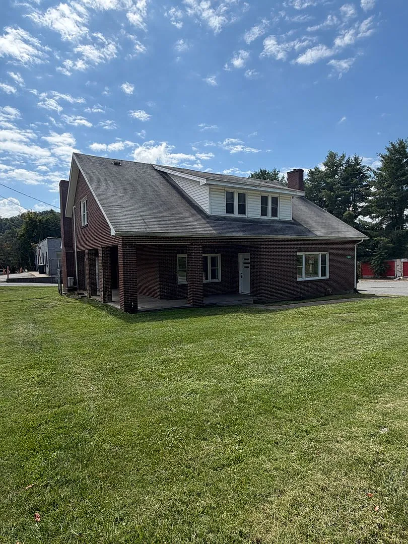 196 Perkinsville Drive — Photo 1