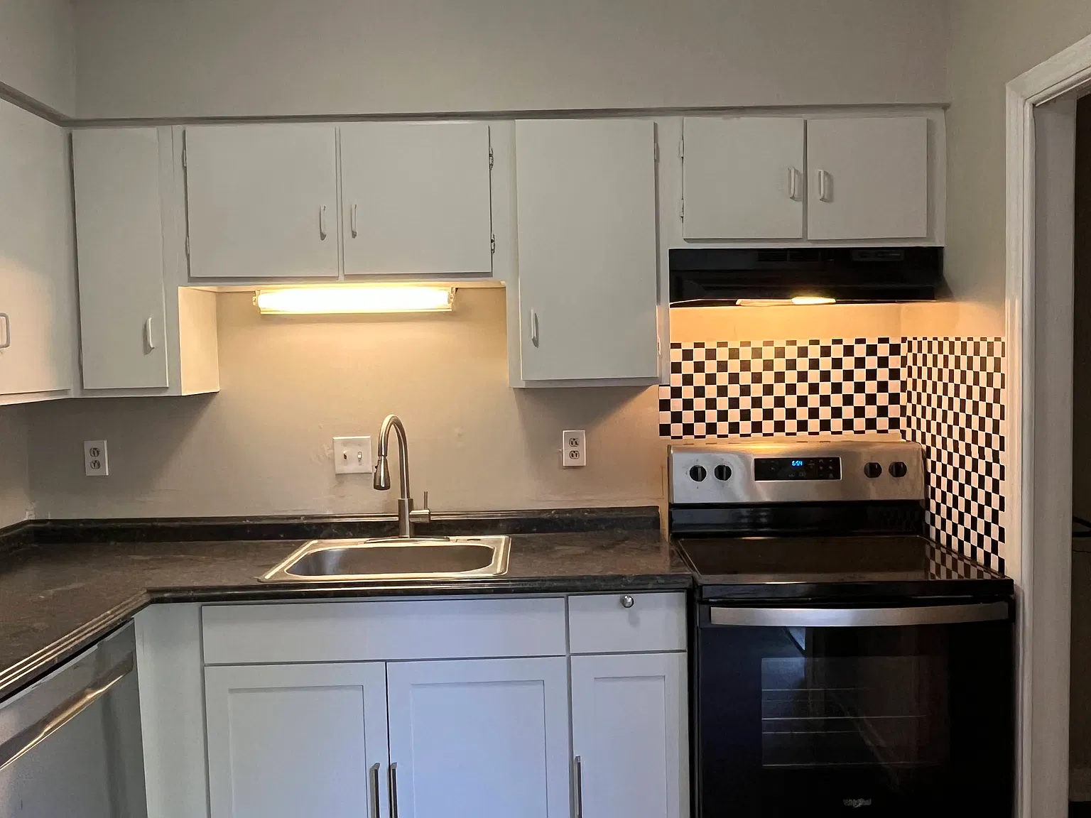 2 bed, 1.5 bath, 1100 sqft, $1,400 — Photo 4