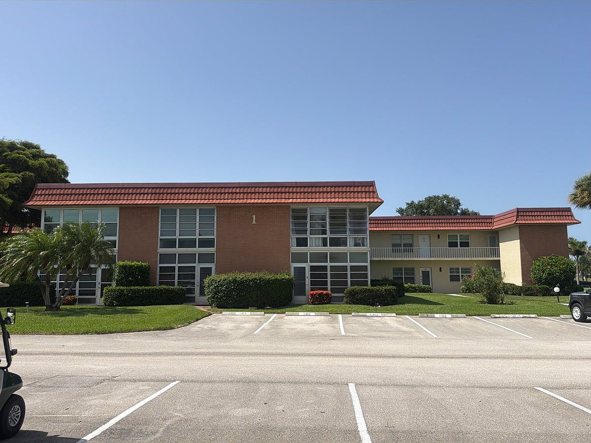 1 Vista Palm Ln
