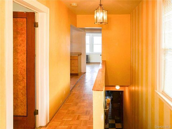 4th image of 2410 Gillmore St Unit 2