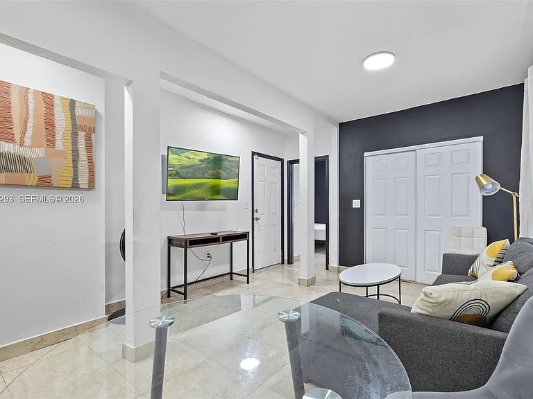 417 NE 26th St #5 — Photo 9