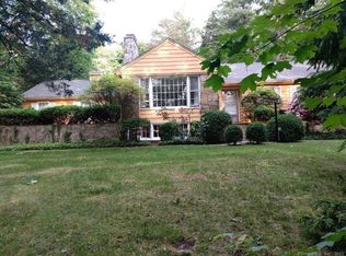 10 Cedar Ledge Rd, West Hartford, CT 06107