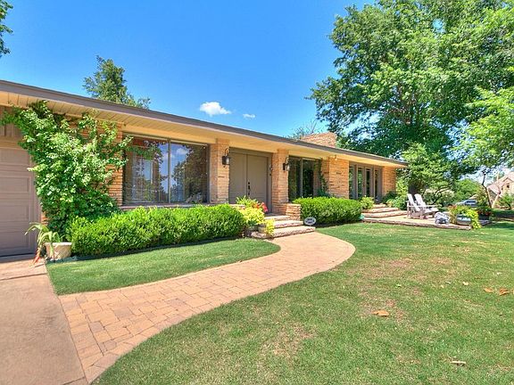 4th image of 2215 Hidden Lake Dr