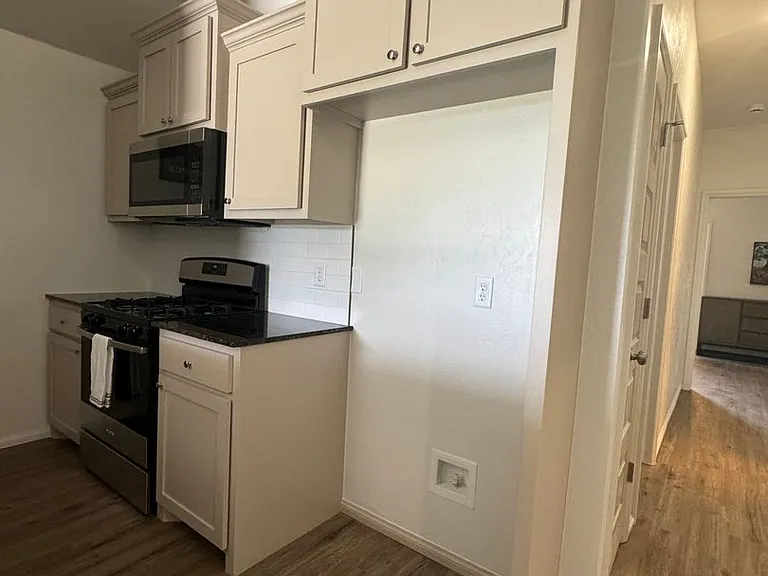 1323 SW Oklahoma Ave — Photo 3