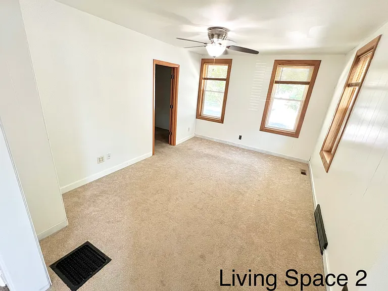 1619 Superior Ave — Photo 10