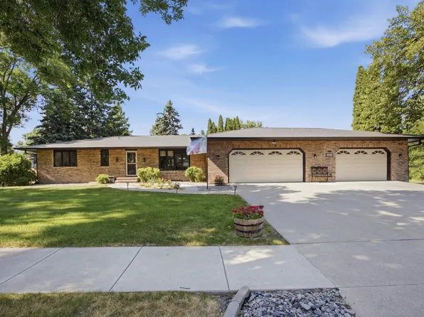 42 36th Ave NE, Fargo, ND 58102