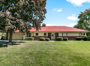 3230 Sprucewood Ln, Wilmette, IL 60091