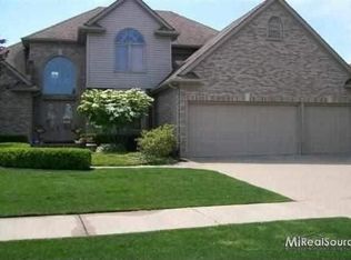 19904 Mapleton Dr, Macomb, MI 48044