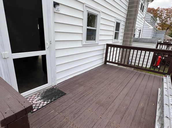 45 Swan St, East Providence, RI 02914