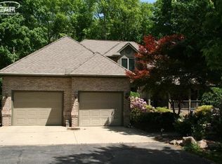 338 River Woods Dr, Flushing, MI 48433
