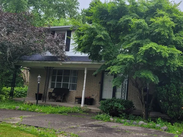 19780 Beaconsfield St, Harper Woods, MI 48225