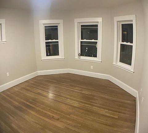5th image of 45 Fox St