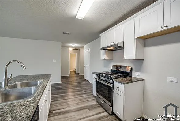 10226 Robbins Blf — Photo 11