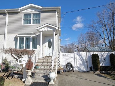 565 Greeley Ave, Staten Island, NY, 10306