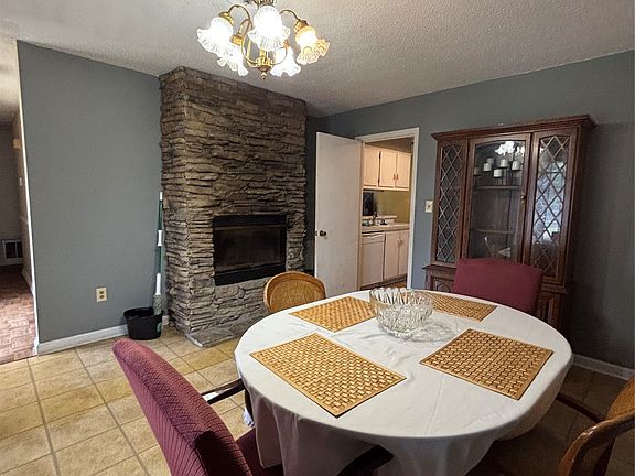 3rd image of 6042 Wares Ferry Rd