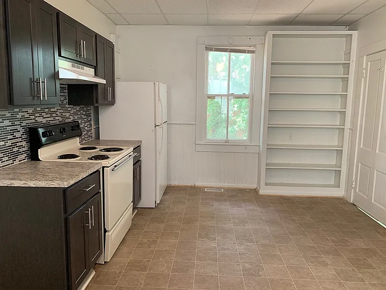 4610 Killam Ave — Photo 6