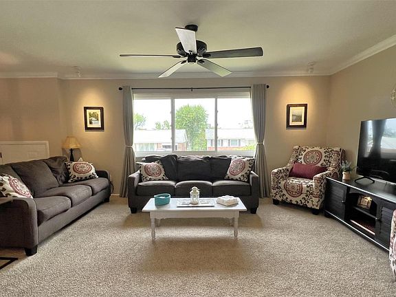 2nd image of 4014 Southern Aire Dr