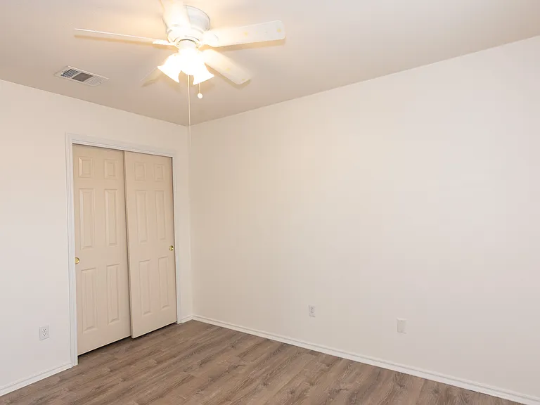 913 Coronation Way — Photo 26