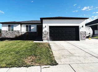 2741 E Clarkstone Dr, Eagle Mountain, UT 84005