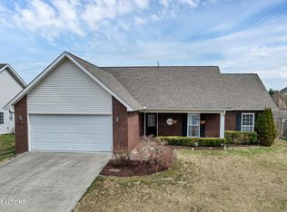 910 Thunder Creek Dr, Maryville, TN 37801