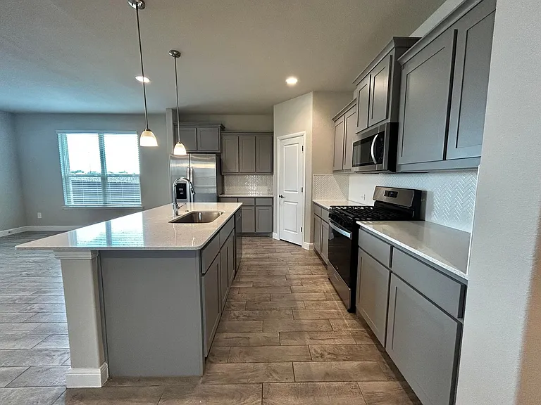 16028 Bronte Ln — Photo 8