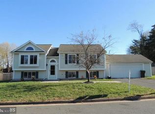 22197 Stablehouse Dr, Sterling, VA 20164