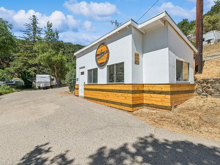 Resthaven Mobile Home Park — Photo 18