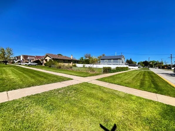 6910 43rd St, Stickney, IL 60402
