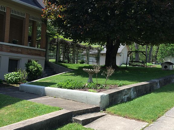 4th image of 297 Church St