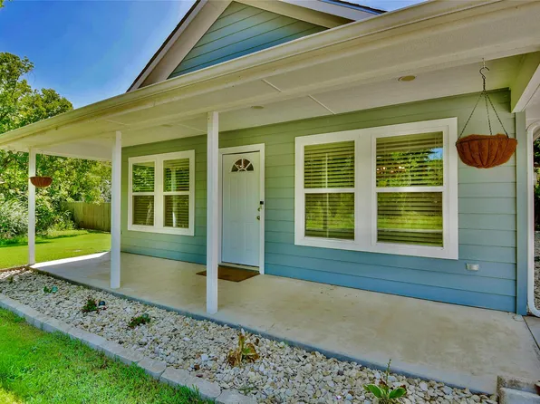 903 Comanche Cove Dr, Granbury, TX 76048