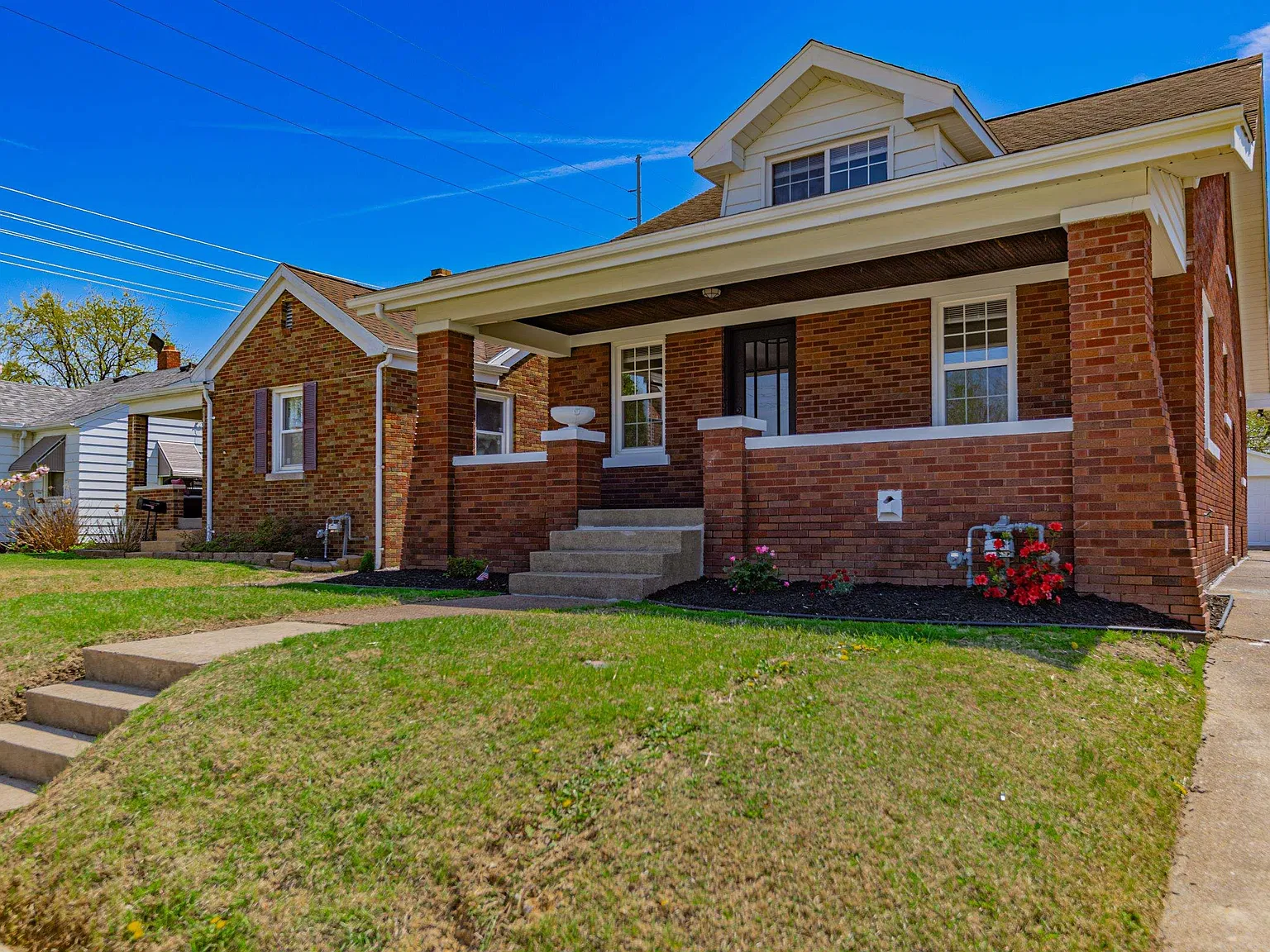2 bed, 1.0 bath, 2184 sqft, $1,295 — Photo 2