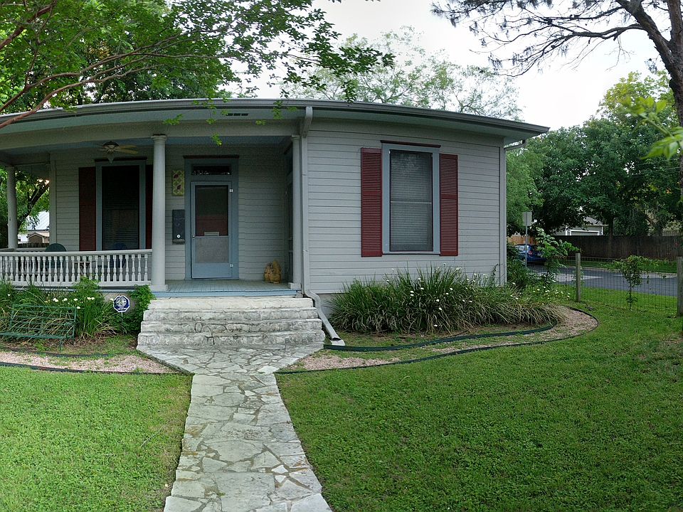 Front, fenced in front yard