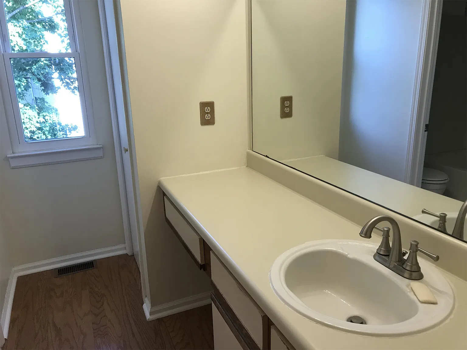 101 Renaissance Ln - 1 — Photo 2