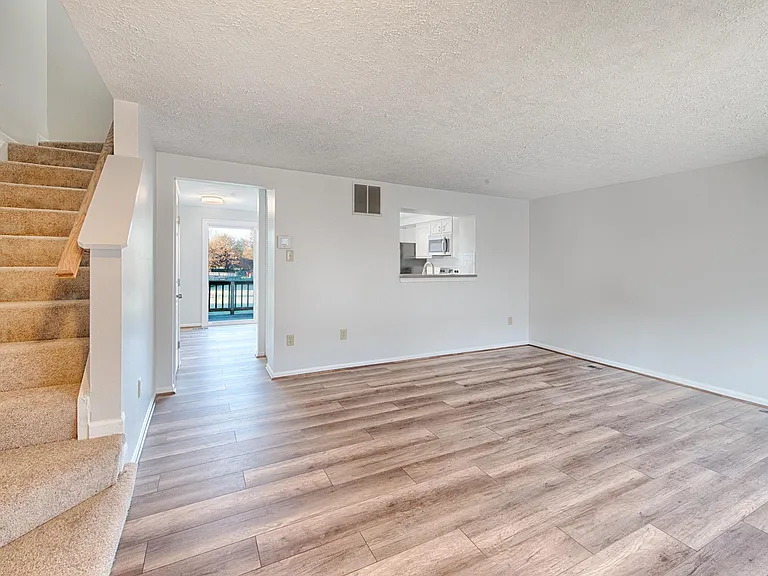1018 Pirates Ct — Photo 8