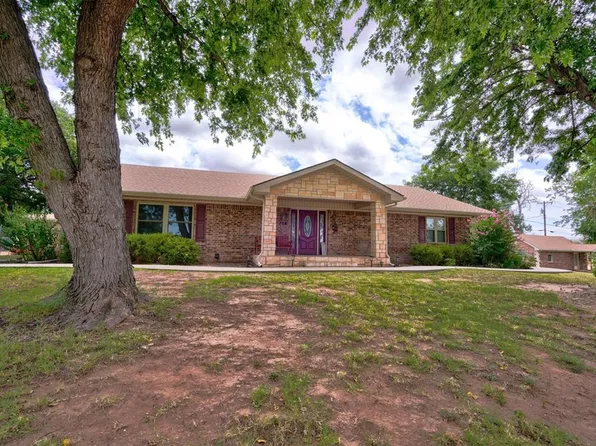 324 S 4th St, Cyril, OK 73029