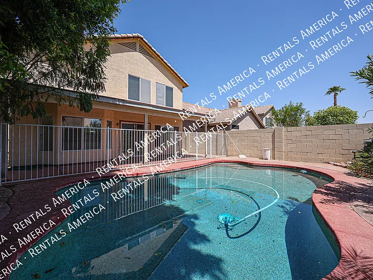 820 N Granada Dr — Photo 1
