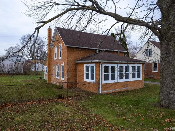 2614 Willow St, Dearborn, MI 48124