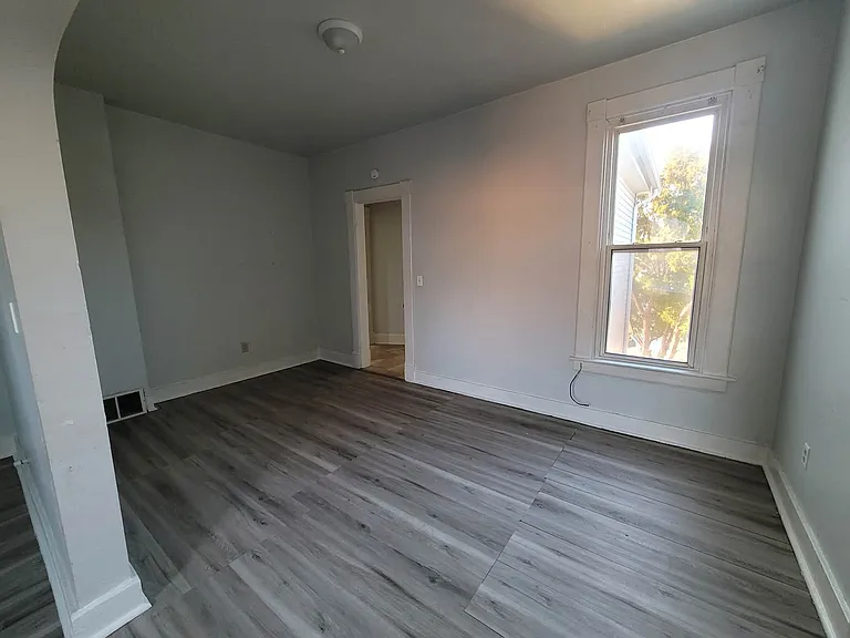 1460 W 4th St #B — Photo 4