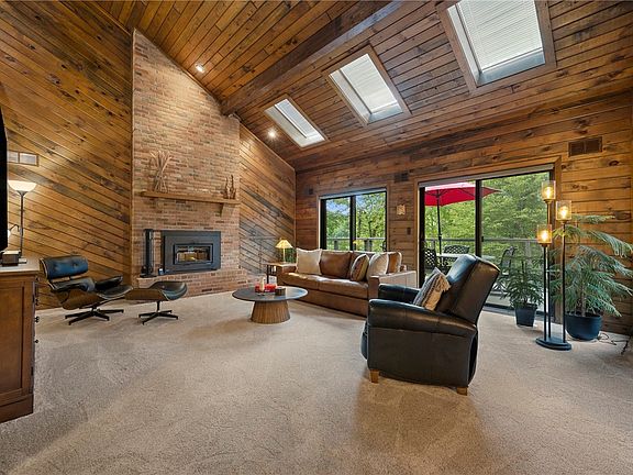 4th image of 2638 Woodmont Ln