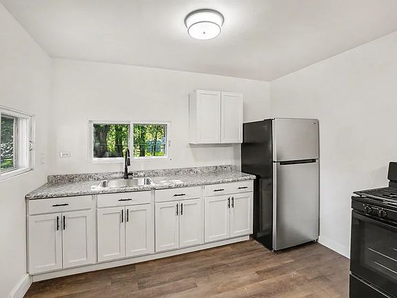 4th image of 2484 Lincoln St #1