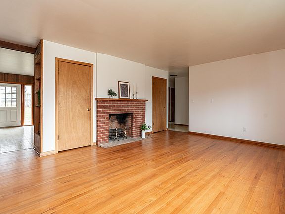 5th image of 6728 Schreiner St E