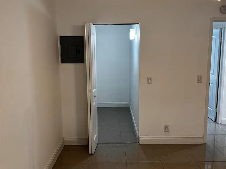153 Monaco Way #D — Photo 10