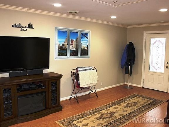 2nd image of 37915 Mallast St