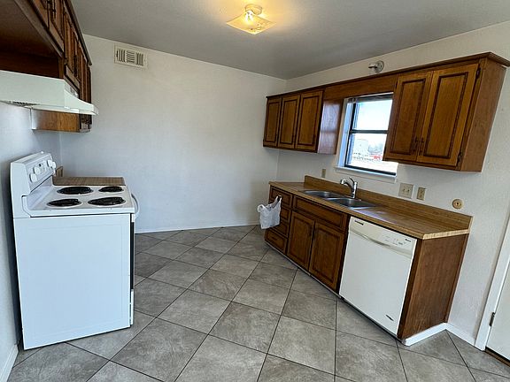 5th image of 1335 29th St NE