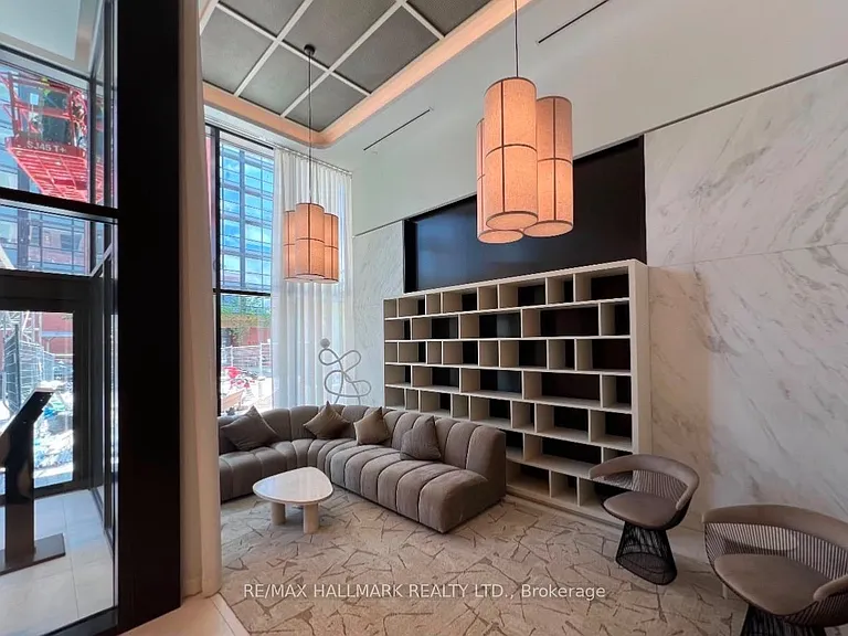 10 Oak St #1001 — Photo 21