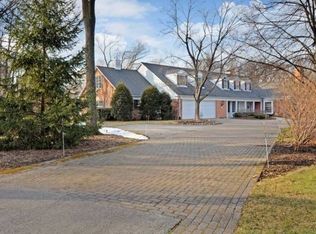 180 Dickens Rd, Northfield, IL 60093